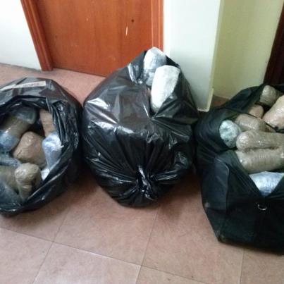 Τσάντα με χασίς στην αυλή της εκκλησίας