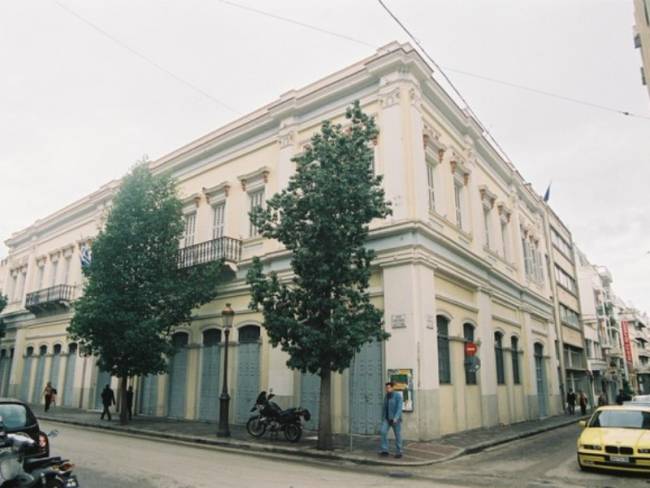 Εργαζόμενοι κατέλαβαν το δημαρχείο της Πάτρας