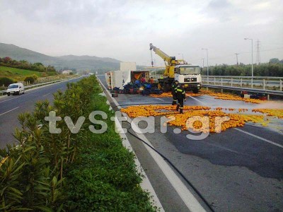 ΦΩΤΟ-Η Εθνική Οδός έκλεισε από… πορτοκάλια