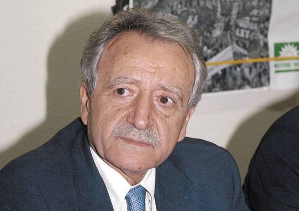 Γείτονας: Το ΠΑΣΟΚ τραβάει “το σταυρό του μαρτυρίου της κρίσης”