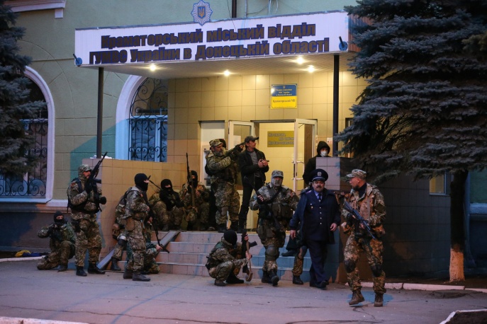 ΦΩΤΟ-Η εισβολή των Ρώσων σε Ουκρανικό αστυνομικό τμήμα