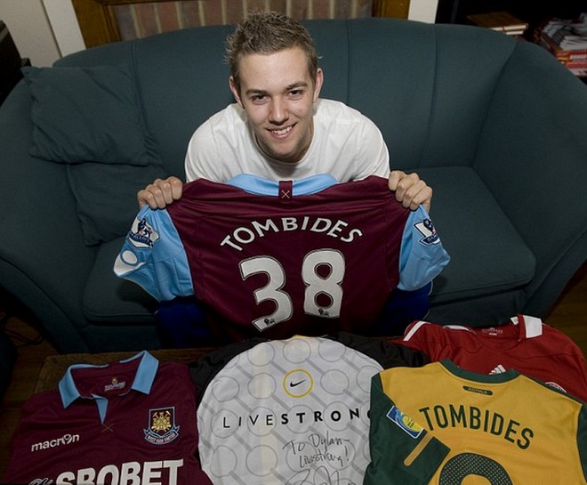 ΦΩΤΟ-Θρήνος για τον Έλληνα της Γουέστ Χαμ