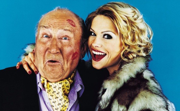 Γιατί οι άνδρες προτιμούν τις μικρότερες γυναίκες