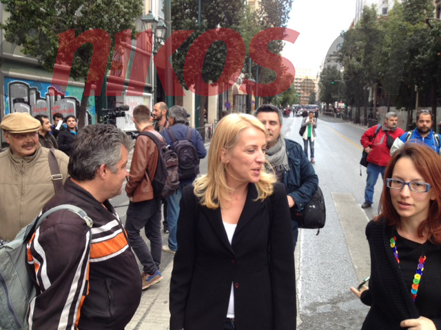 ΦΩΤΟ-Η Ρένα Δούρου στη συγκέντρωση του ΣΥΡΙΖΑ