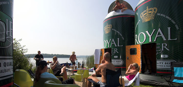 perierga.gr - Διακοπές μέσα σε ένα κουτί... μπίρας! perierga.gr - Διακοπές μέσα σε ένα κουτί... μπίρας!