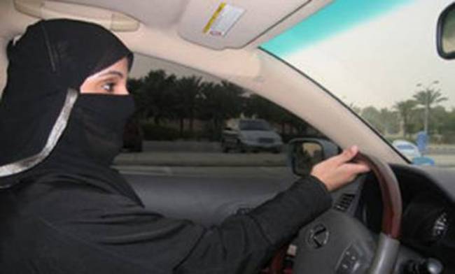 Γυναίκα καταδικάστηκε σε 150 μαστιγώσεις γιατί έπιασε τιμόνι