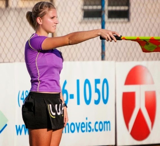 ΒΙΝΤΕΟ-Απεβλήθη γιατί είπε την επόπτη… καυτή