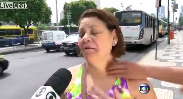 ΒΙΝΤΕΟ-Μιλούσε στην τηλεόραση όταν της επιτέθηκε… τσαντάκιας