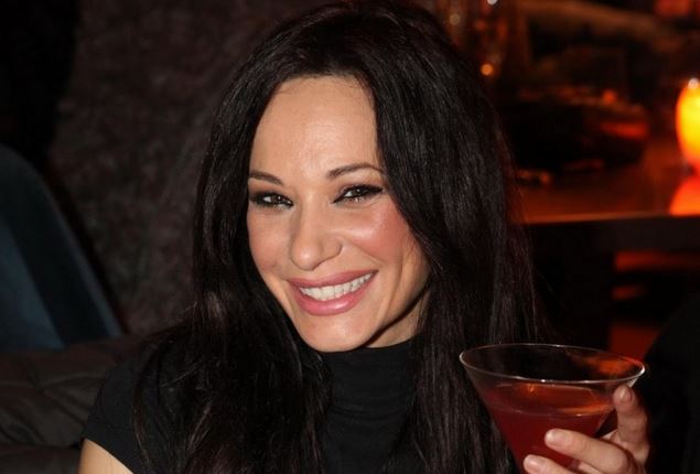 Η Μάρω Λύτρα έγινε νοσοκόμα