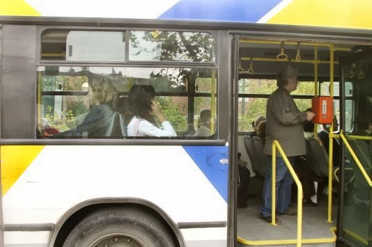 Έβγαλε όπλο στον ελεγκτή εισιτηρίων