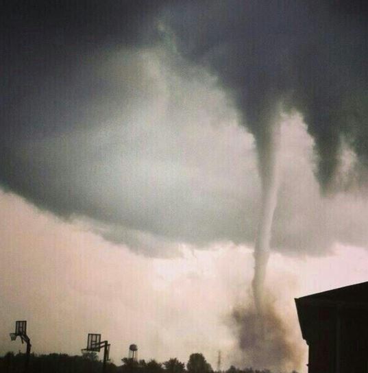 ΦΩΤΟ-Φονικοί ανεμοστρόβιλοι στην Οκλαχόμα
