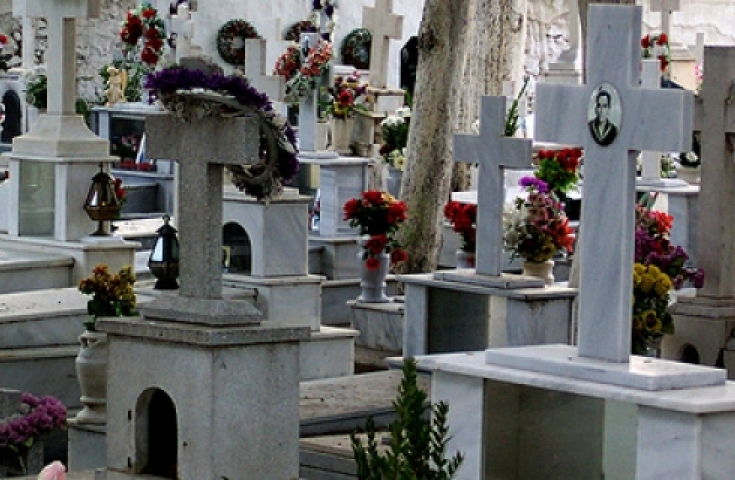 Διέρρηξαν το νεκροταφείο για έκτη φορά