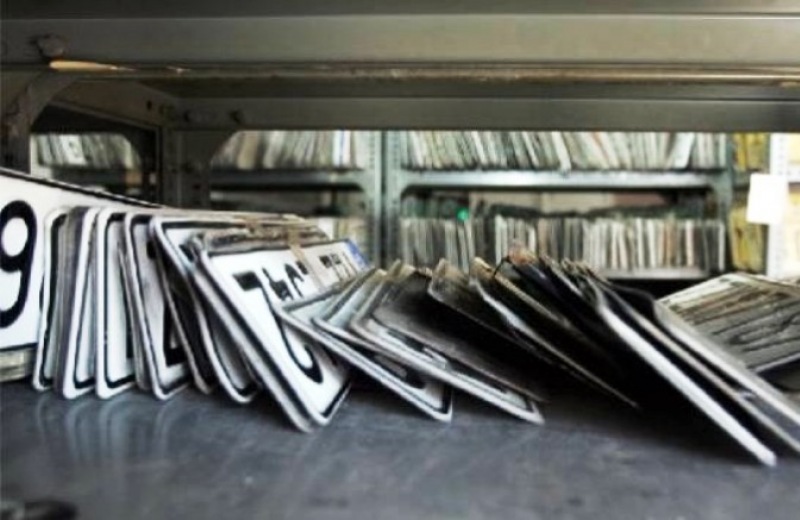 Από αύριο η παραλαβή των πινακίδων