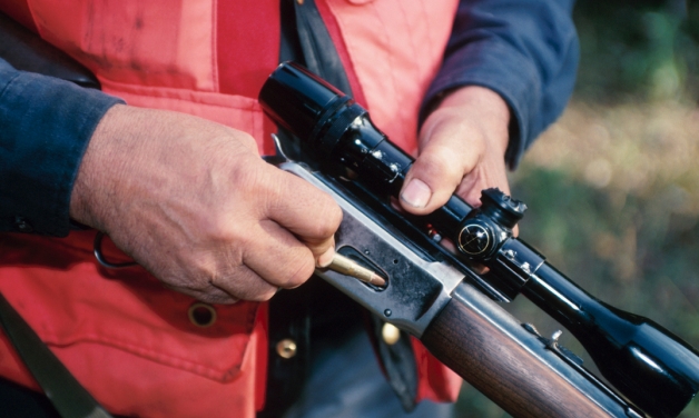 Τον πυροβόλησε με κυνηγετικό όπλο και παραδόθηκε