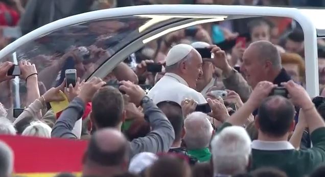 ΒΙΝΤΕΟ-Η «παρατυπία» του Πάπα