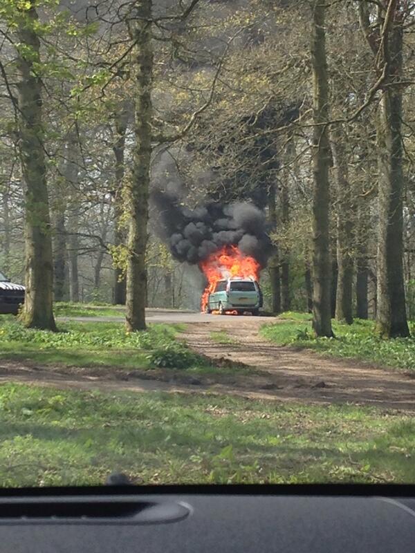 ΒΙΝΤΕΟ-Οικογένεια βρέθηκε μπροστά σε ένα απαίσιο δίλημμα: Φωτιά ή λιοντάρια