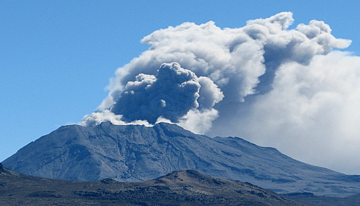 Έκρηξη ηφαιστείου ανάγκασε 4.000 ανθρώπους να φύγουν από τα σπίτια τους