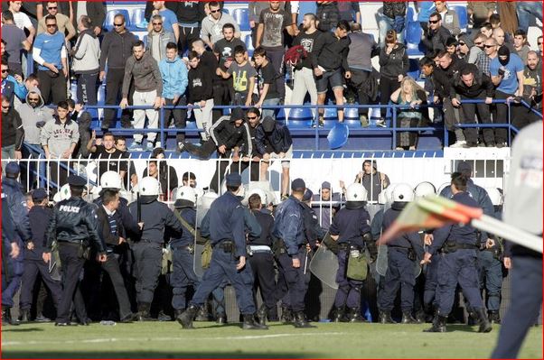 Φωτορεπορτάζ από τα επεισόδια στο Περιστέρι