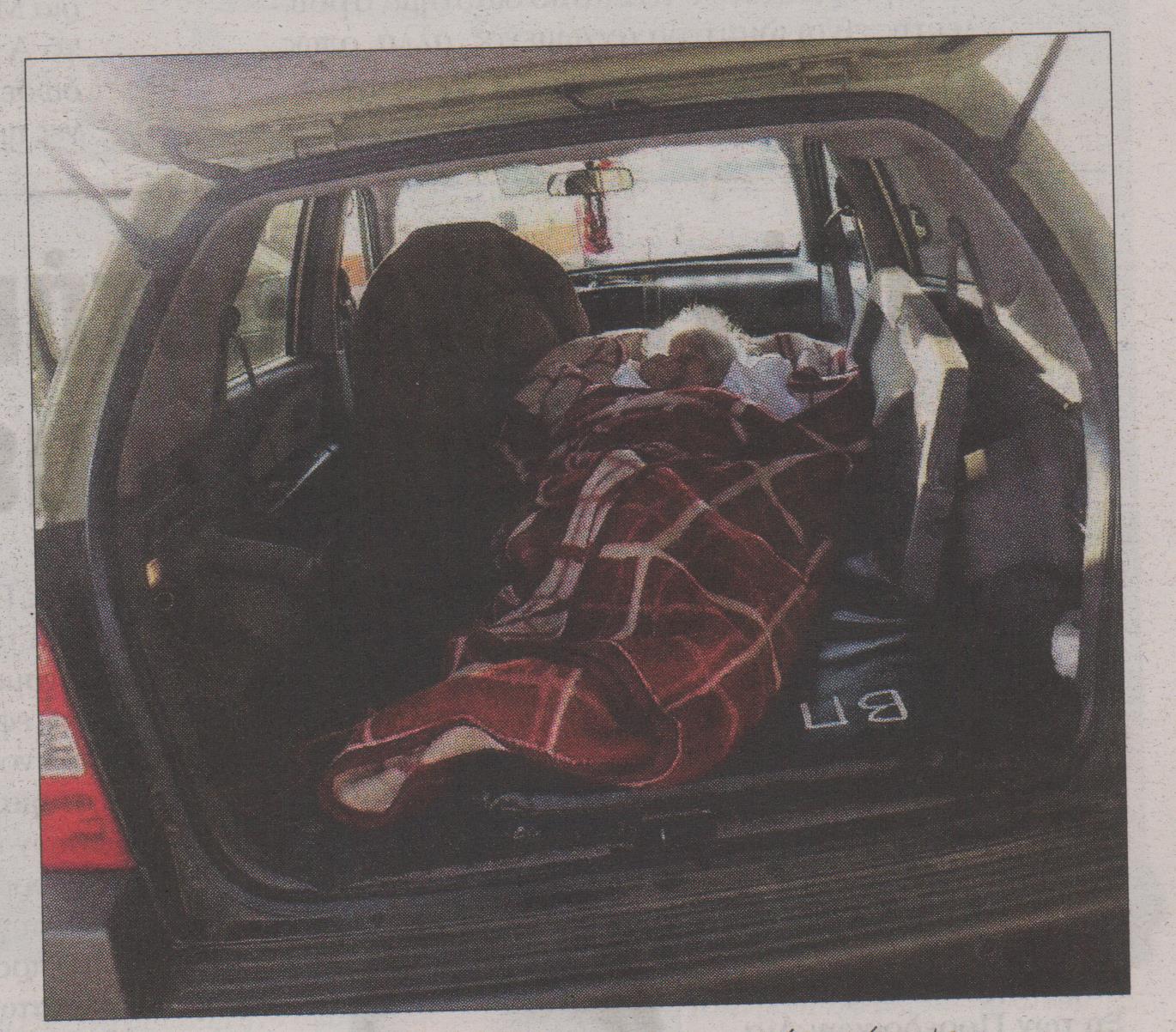 ‘Εκανε το αυτοκίνητο ασθενοφόρο