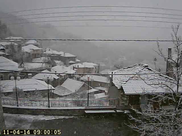 ΦΩΤΟ-Χιονίζει στην Ήπειρο