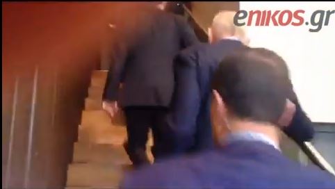 ΒΙΝΤΕΟ-Η είσοδος του Παπανδρέου στον ΙΑΝΟ