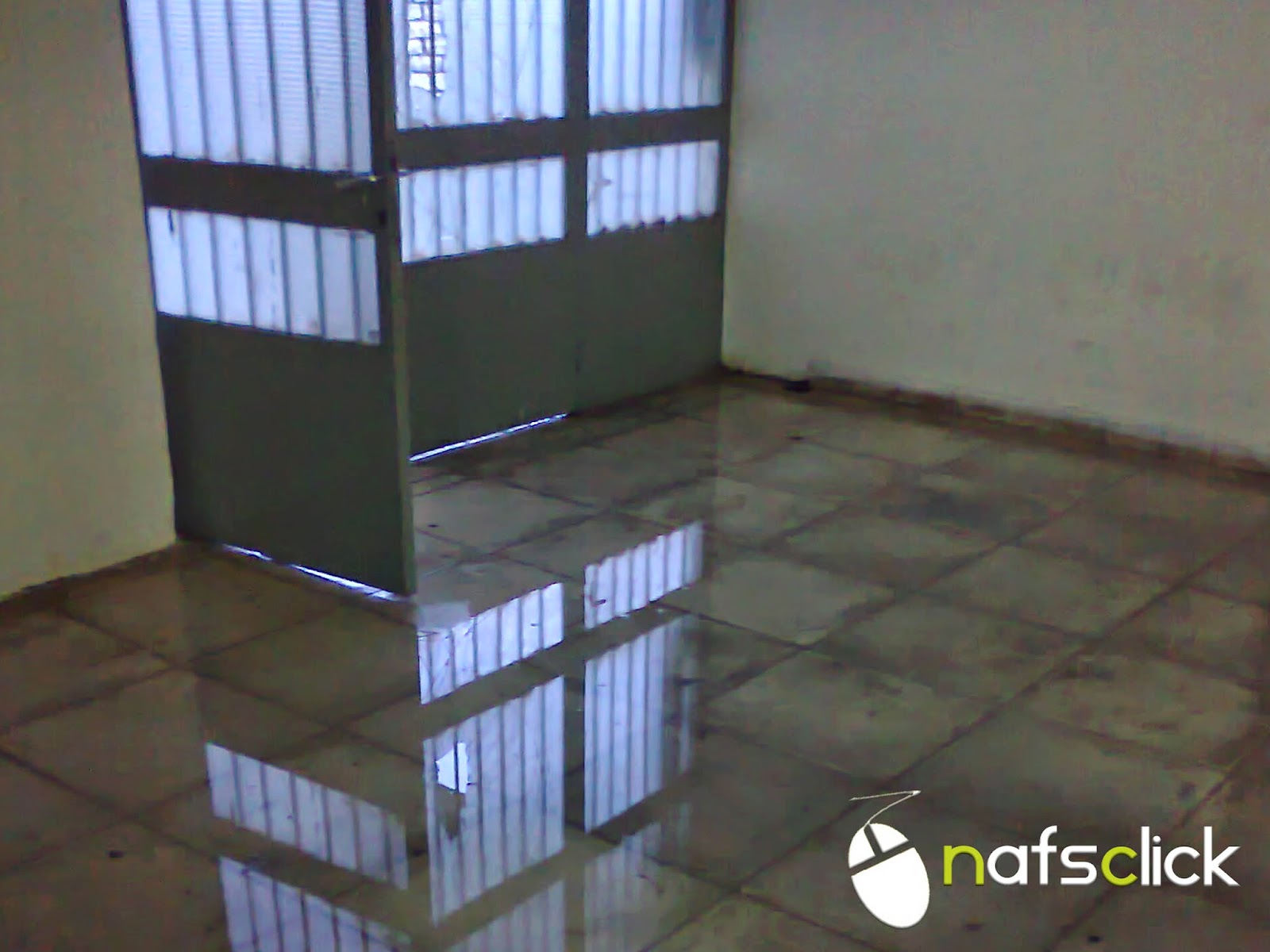 ΦΩΤΟ-Πλημμύρισε το ΕΠΑΛ Ναυπάκτου