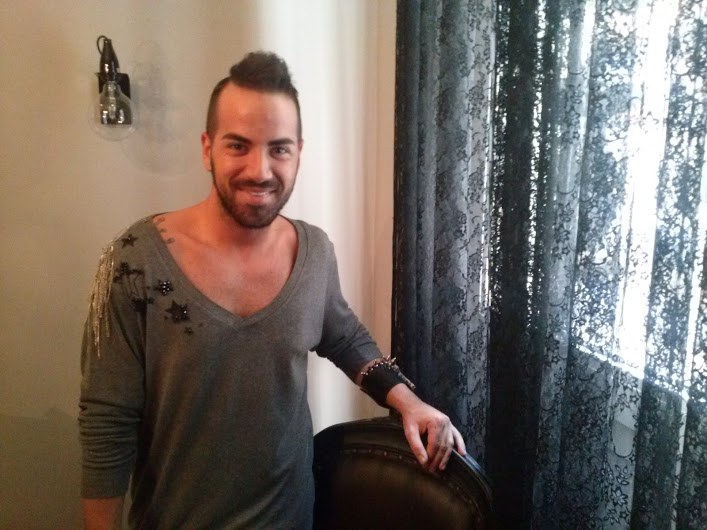 Γνωστός σχεδιαστής δίνει μάχη για τη ζωή