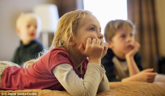 Κοιμούνται λιγότερο όσα παιδιά έχουν τηλεόραση στο δωμάτιο τους