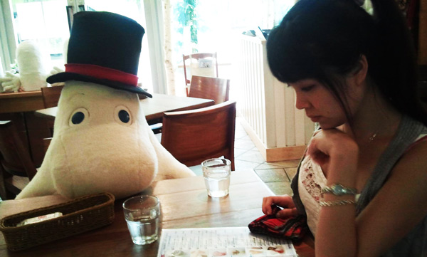 perierga.gr - "Moomin": Δειπνήστε παρέα με ένα... λούτρινο! perierga.gr - "Moomin": Δειπνήστε παρέα με ένα... λούτρινο!