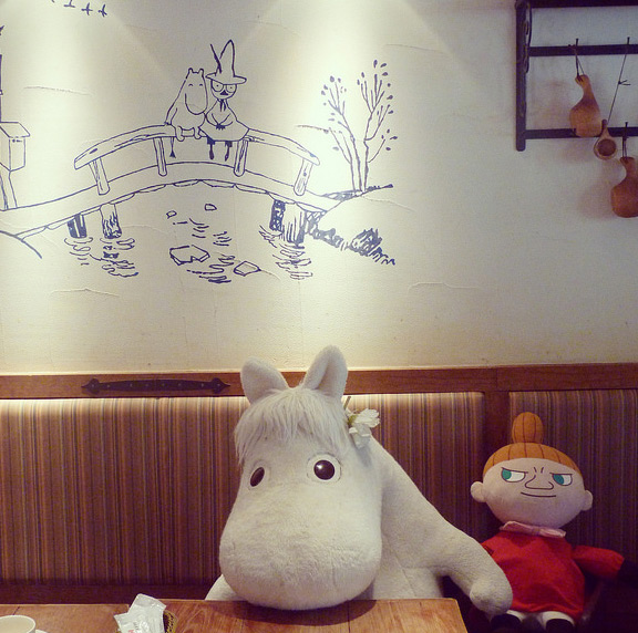 perierga.gr - "Moomin": Δειπνήστε παρέα με ένα... λούτρινο! perierga.gr - "Moomin": Δειπνήστε παρέα με ένα... λούτρινο!