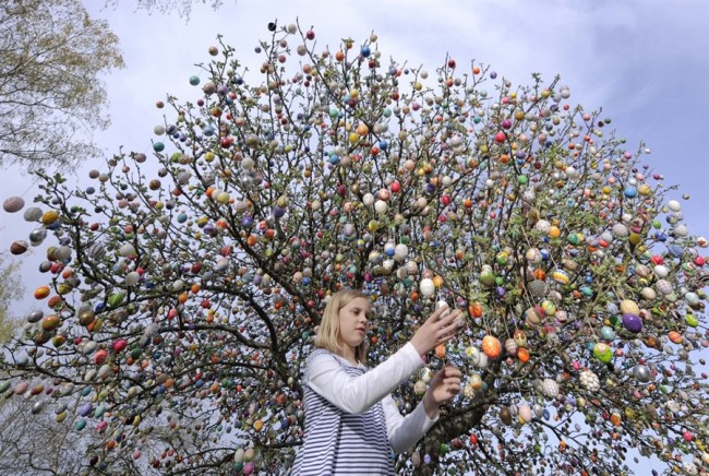 pb-110411-easter-tree-130p.photoblog900