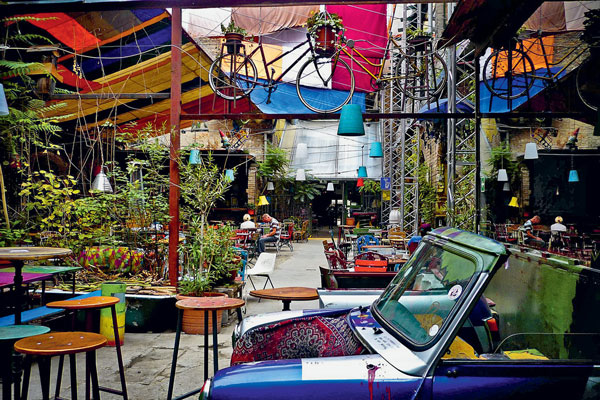 perierga.gr - "Szimpla": Μπαρ από άχρηστα αντικείμενα! perierga.gr - "Szimpla": Μπαρ από άχρηστα αντικείμενα!