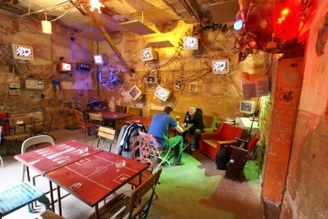 perierga.gr - "Szimpla": Μπαρ από άχρηστα αντικείμενα! perierga.gr - "Szimpla": Μπαρ από άχρηστα αντικείμενα!