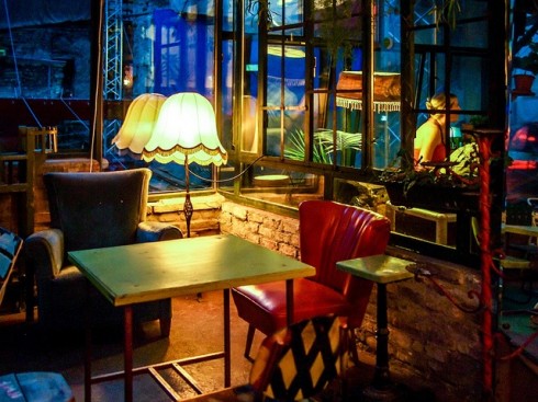 perierga.gr - "Szimpla": Μπαρ από άχρηστα αντικείμενα! perierga.gr - "Szimpla": Μπαρ από άχρηστα αντικείμενα!