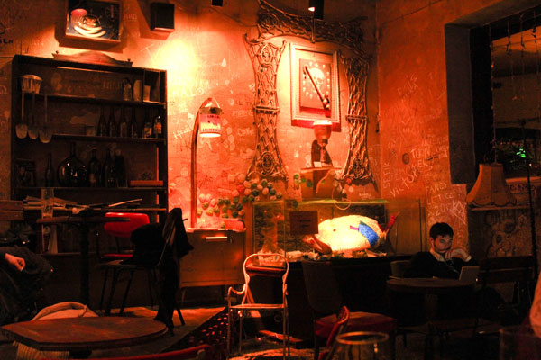 perierga.gr - "Szimpla": Μπαρ από άχρηστα αντικείμενα! perierga.gr - "Szimpla": Μπαρ από άχρηστα αντικείμενα!