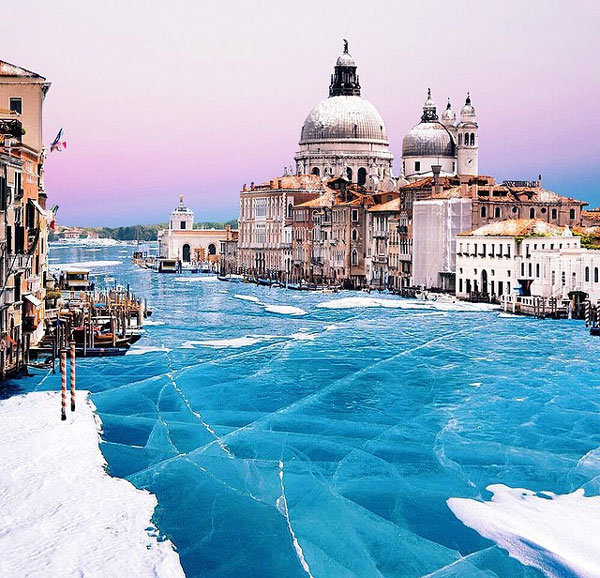 perierga.gr - Η Βενετία… πάγωσε!