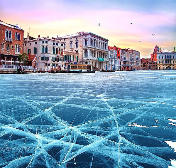 perierga.gr - Η Βενετία… πάγωσε!
