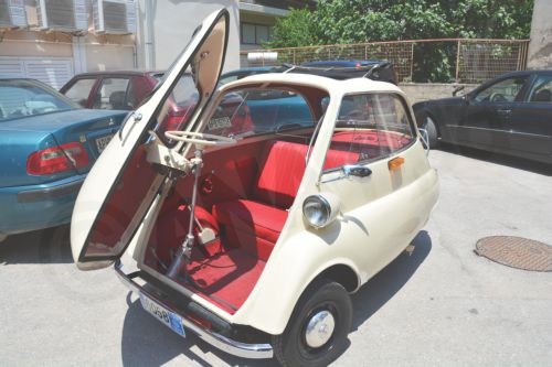 ΦΩΤΟ-“Ζωντάνεψε” στο Ναύπλιο το πιο μικρό αυτοκίνητο