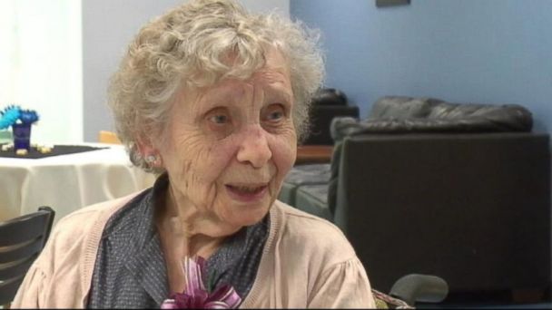 Η 99χρονη που πήρε πτυχίο μετά από 75 χρόνια