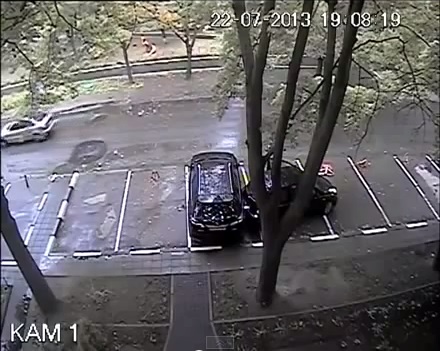 ΒΙΝΤΕΟ-Επικίνδυνη και ελεύθερη να… τρακάρει