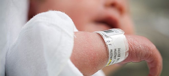 Αερογέφυρα ζωής για νεογέννητο κοριτσάκι