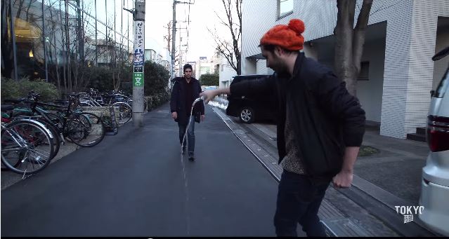 ΒΙΝΤΕΟ-Περπατώντας ανάποδα στο Τόκιο