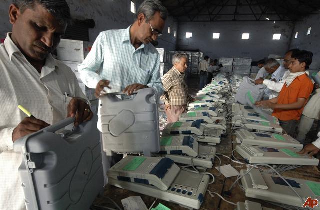 Ξεκίνησαν να καταμετρούν ψηφοδέλτια στην Ινδία