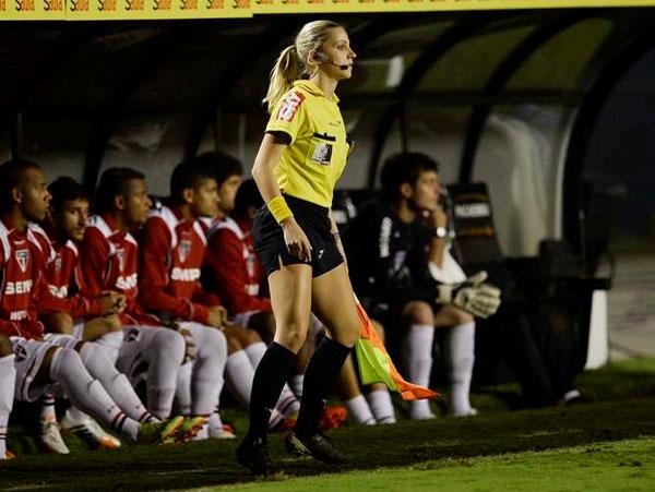 BINTEO-H εντυπωσιακή Βραζιλιάνα επόπτης