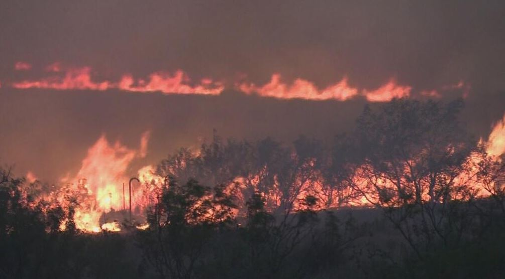 ΦΩΤΟ-Σε εξέλιξη μεγάλη πυρκαγιά στο Τέξας