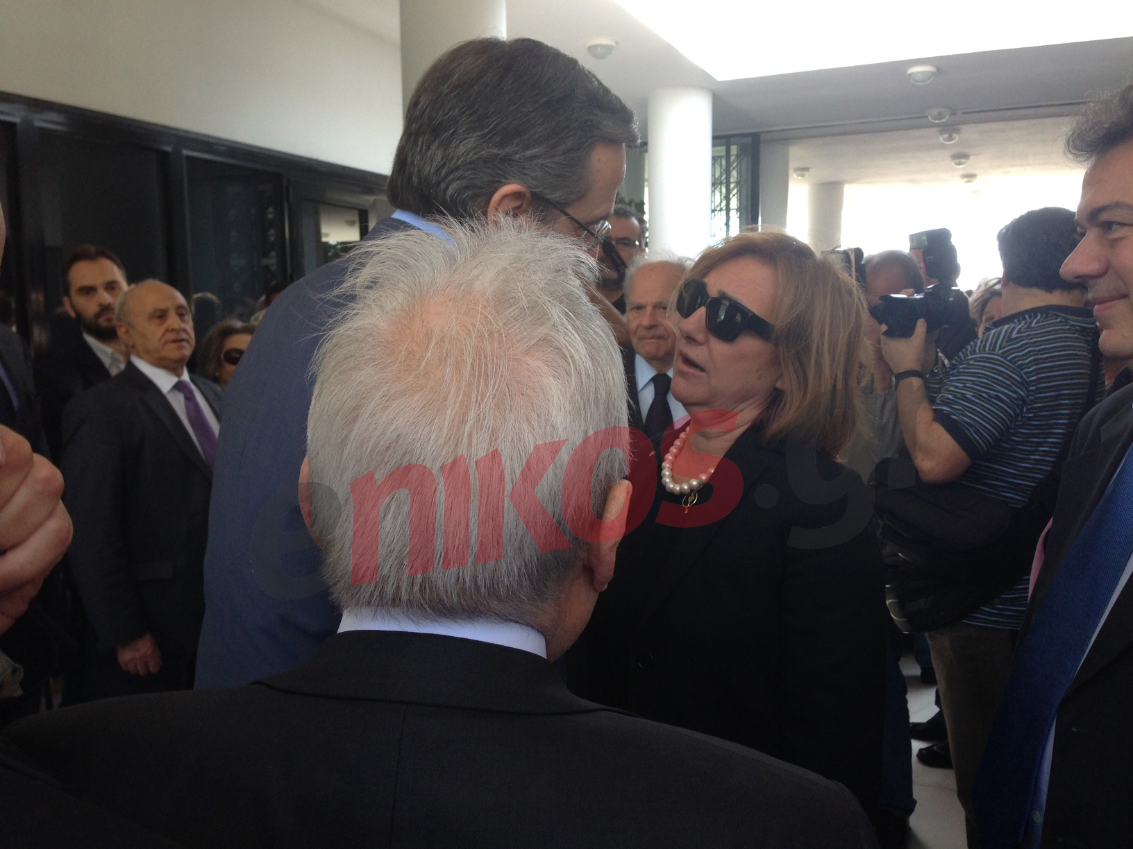 ΦΩΤΟ-Σαμαράς και Μπακογιάννη στο μνημόσυνο του Καραμανλή