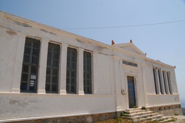 Σίκινος: Ο μαθητής που… ανεβοκατεβαίνει τις τάξεις