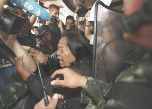 Ταϊλάνδη-Μια εβδομάδα θα κρατήσει η χούντα τους πολιτικούς