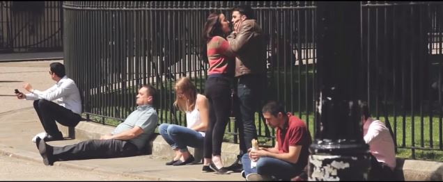 ΒΙΝΤΕΟ-Γυναίκα χτυπάει τον άνδρα της