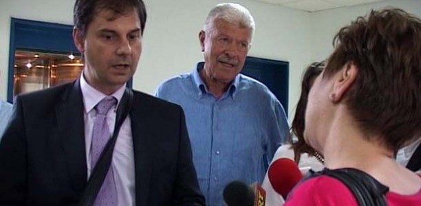 ΒΙΝΤΕΟ-Ο Θεοχάρης και η απολυμένη καθαρίστρια